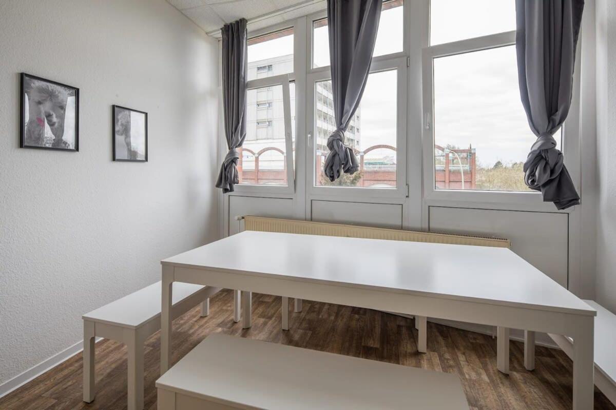 Spacious 2 Bedroom Apartment ฮัมบูร์ก ภายนอก รูปภาพ