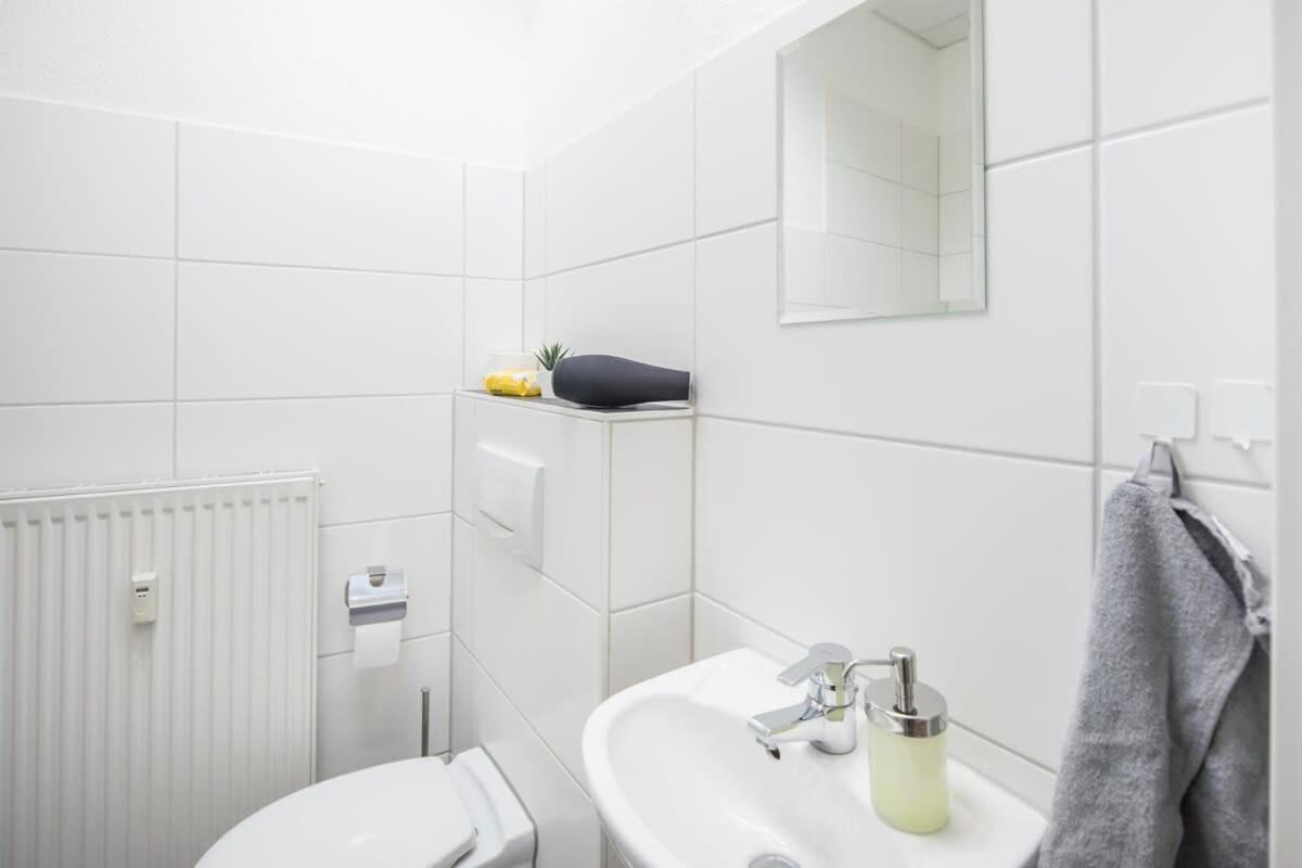 Spacious 2 Bedroom Apartment ฮัมบูร์ก ภายนอก รูปภาพ
